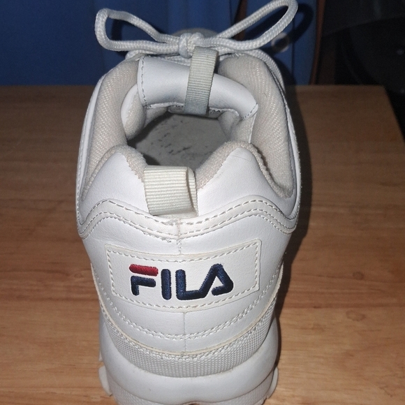 Fila Classic White Leather Sneakers On A Mens 11.5. Great Condition main image 10